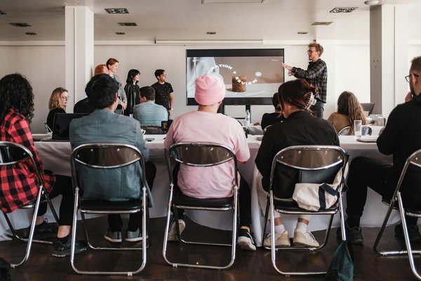 Choisir la grue mobile parfaite : conseils et solutions clés